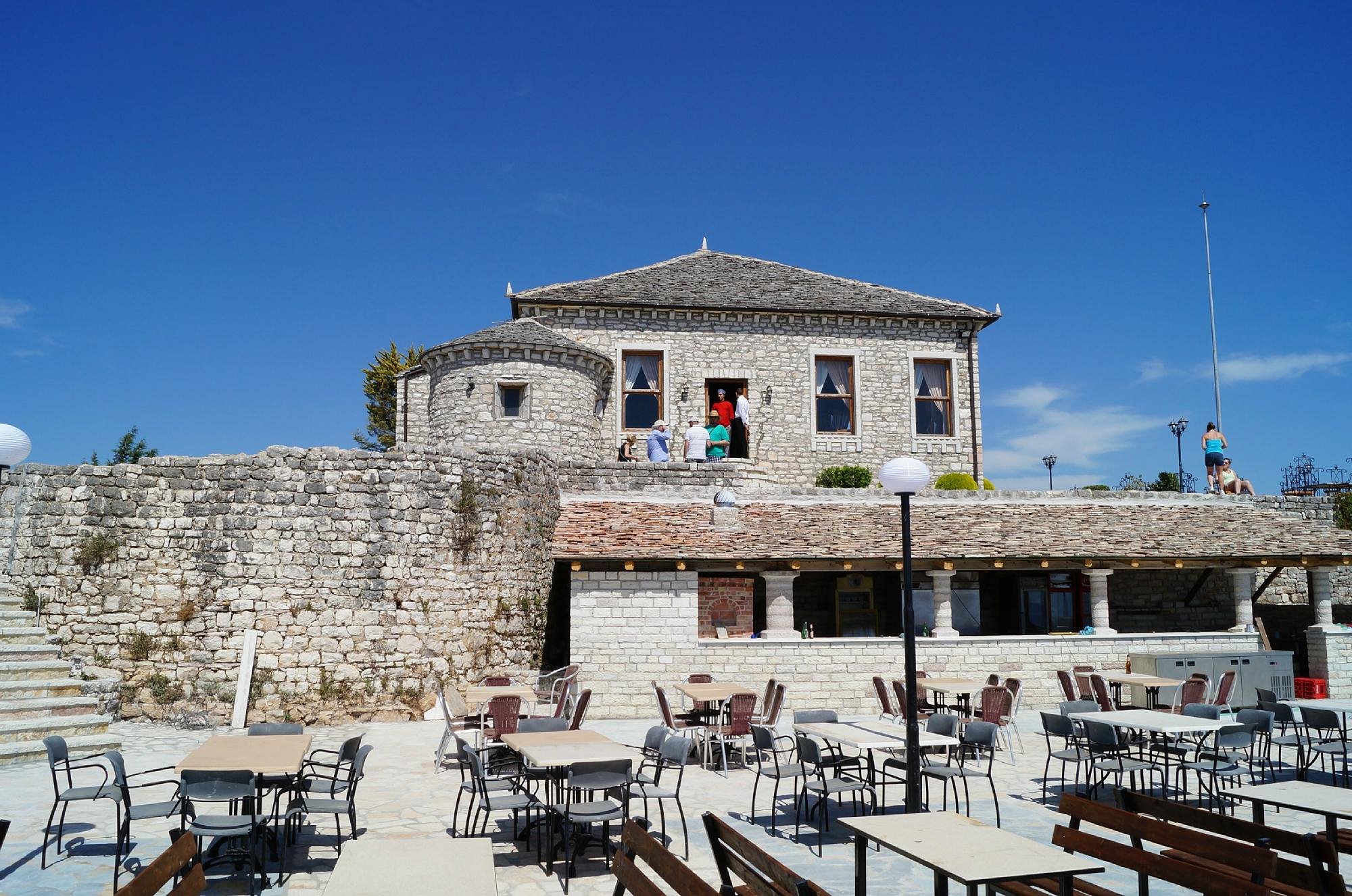 Lekuresi Castle
